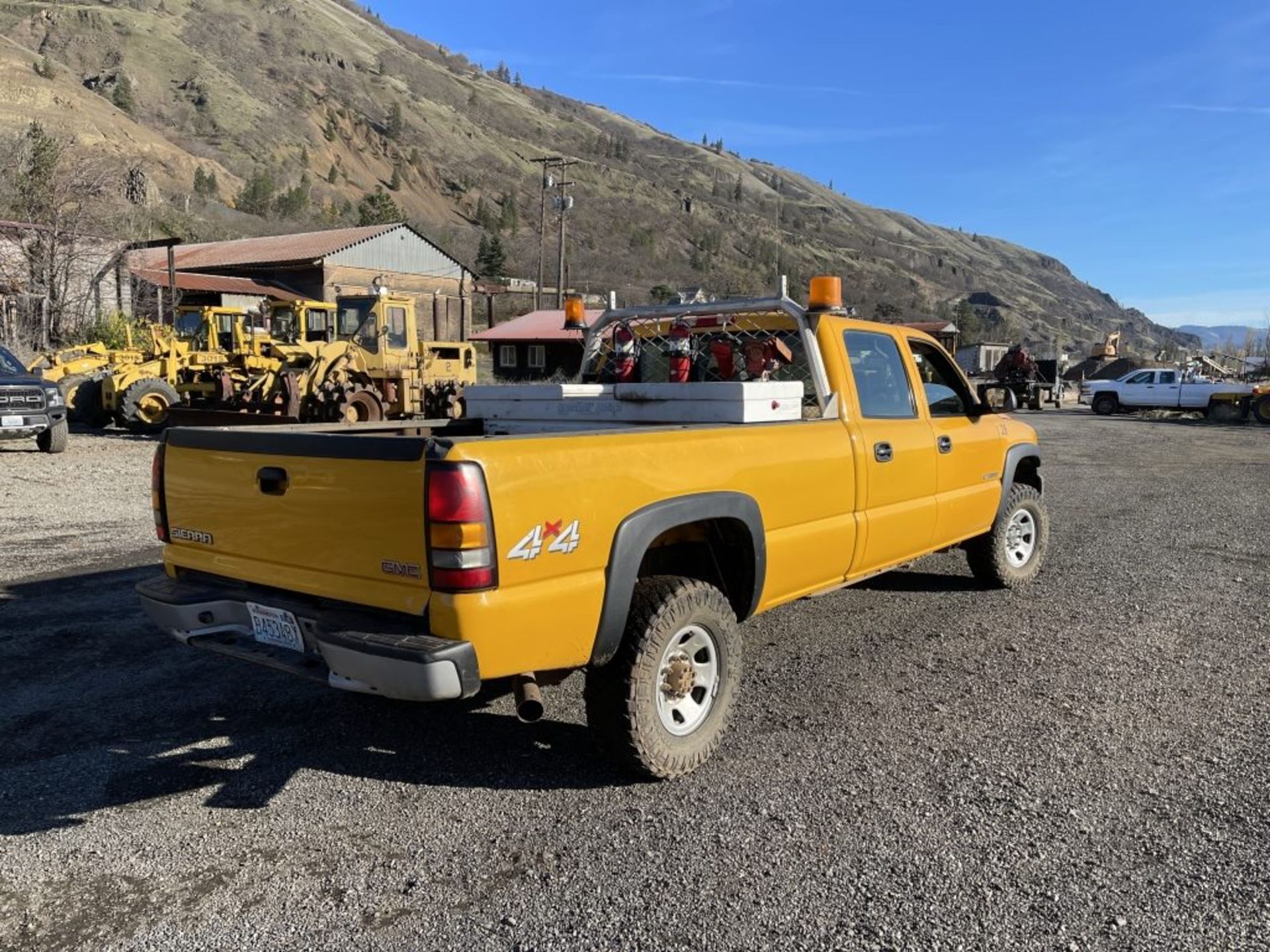 2006 GMC 3500 Crew Cab 4x4 Pickup - Image 5 of 26