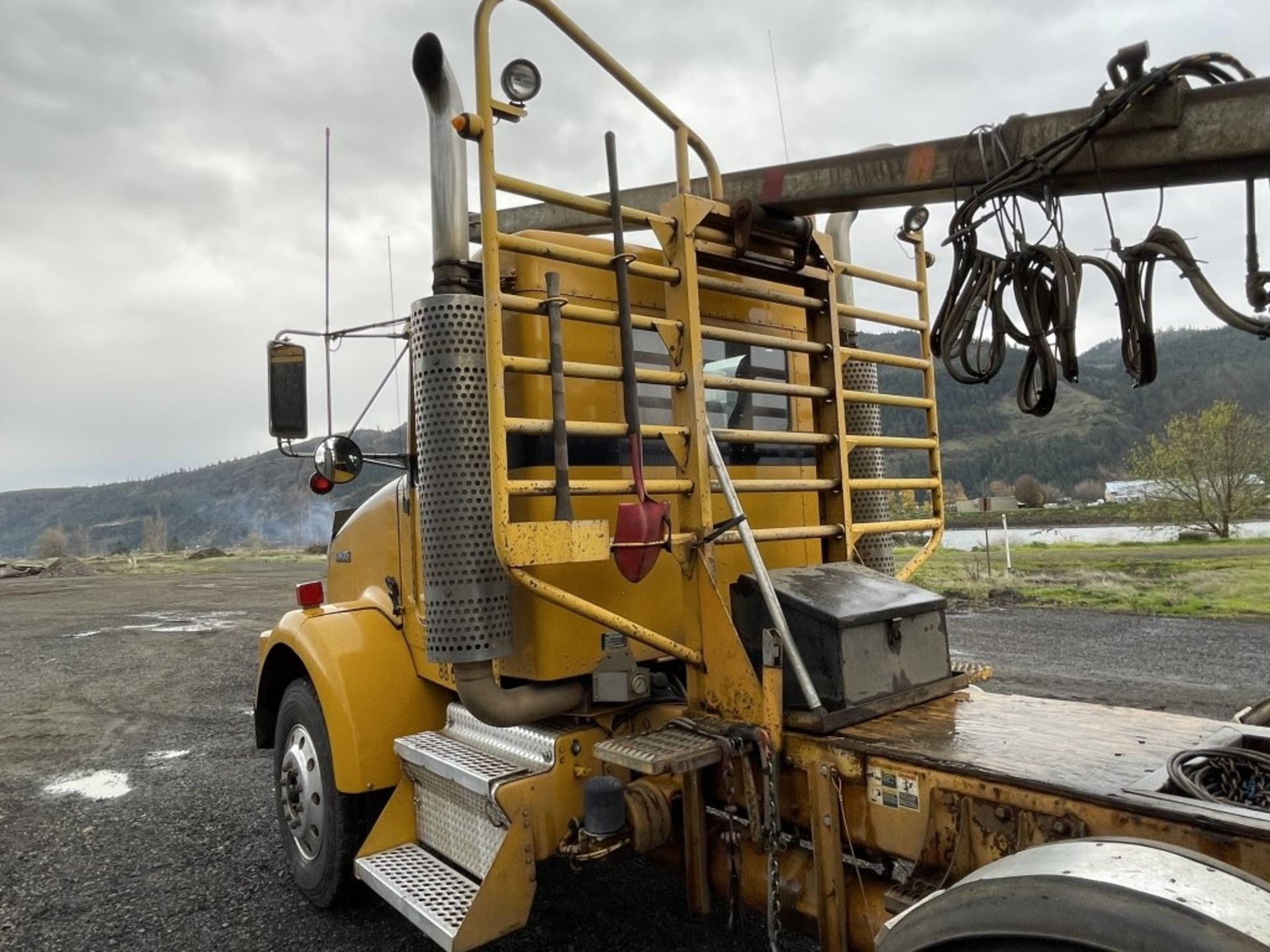 2005 Kenworth Tri-Axle Log Truck - Image 18 of 35