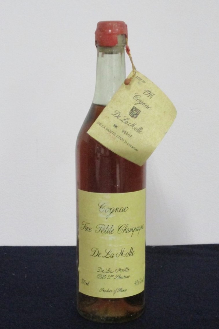 1 x 700-ml bt Dom de La Motte believed distilled 1914 Fine Petite Champagne Cognac 40.6%, bottle