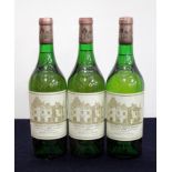 3 bts Ch. Haut Brion (Blanc) 1982 Pessac (Graves), 1er Cru Classé 1 i.n, 1 vts, 1 ts, vsl bs/vsl