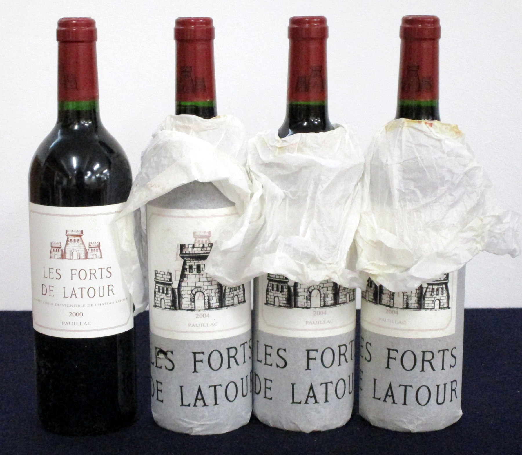 1 bt Les Forts de Latour 2000 Pauillac 2nd wine Ch. Latour i.n 3 bts Les Forts de Latour 2004 owc (