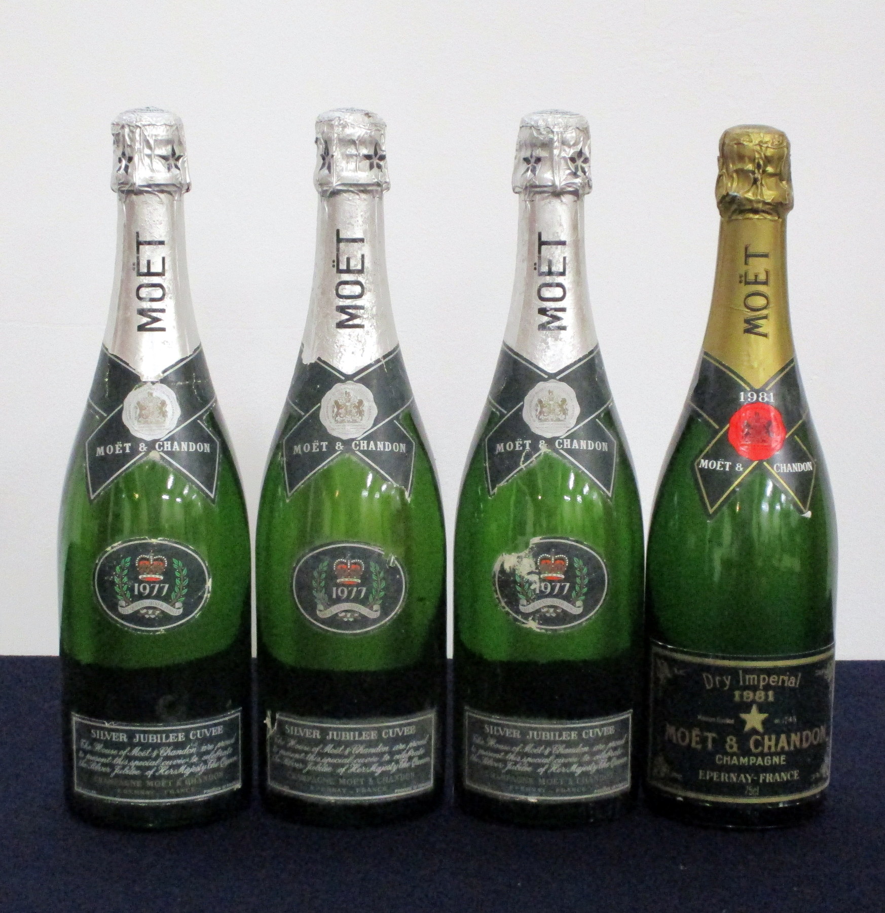 3 bts Moët et Chandon Silver Jubilee Cuvée 1977 vsl cdl 1 bt Moët et Chandon Dry Imperial 1981 Above