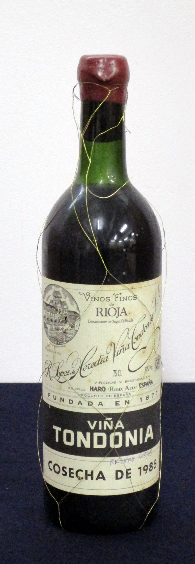 1 bt Viña Tondonia Rioja Gran Reserva 1985 ts, Handwriting on aged label