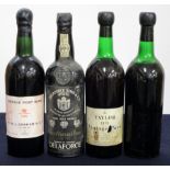 1 bt Grahams 1960 Finest Reserve Vintage Port, base of neck, Re-waxed and facsimilie label printed '