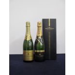 1 bt Moët et Chandon Grand Vintage Champagne 2000 in presentation case 1 bt A. Carpentier Brut