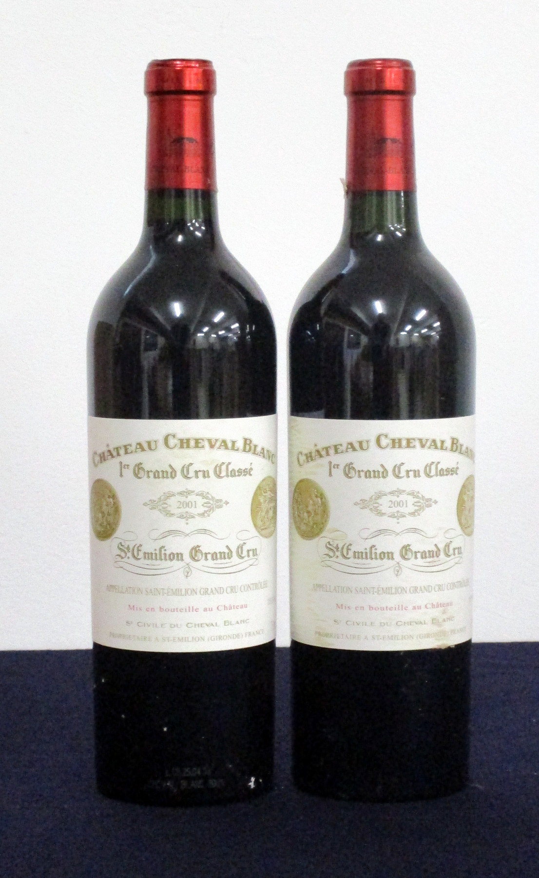 2 bts Ch. Cheval Blanc 2001 St-Émilion 1er Cru Classé hf/i.n, i.n, 1 sl stl