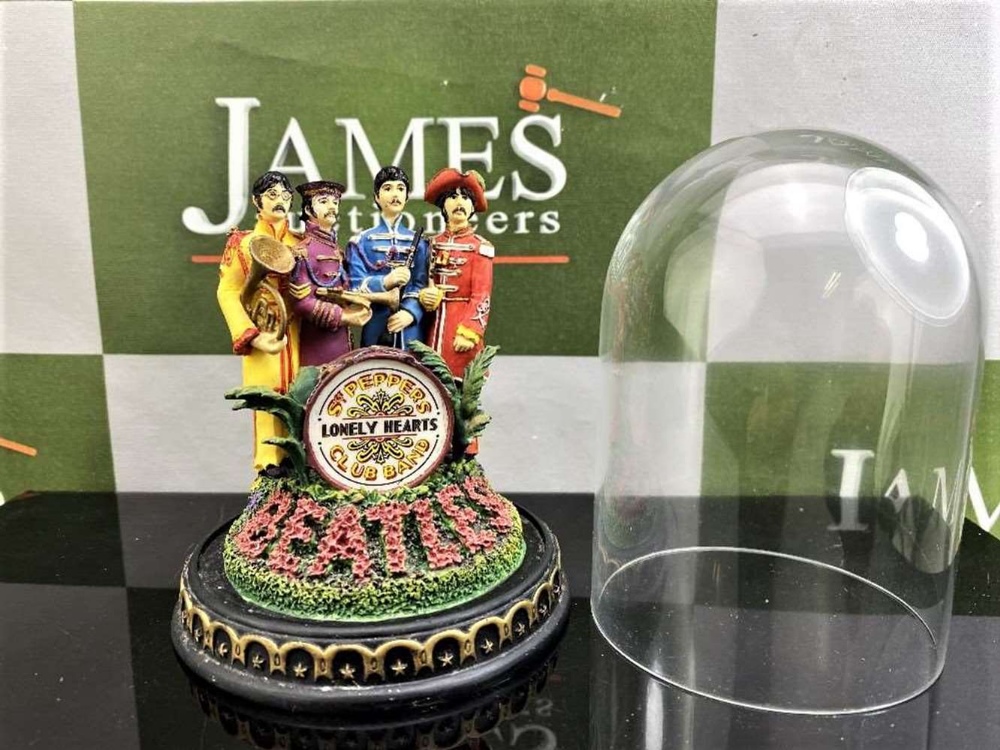 The Beatles ‘Sgt Pepper’s - Franklin Mint ltd Edition -Lonely Hearts Club Band Figural & Glass Dome - Image 2 of 5