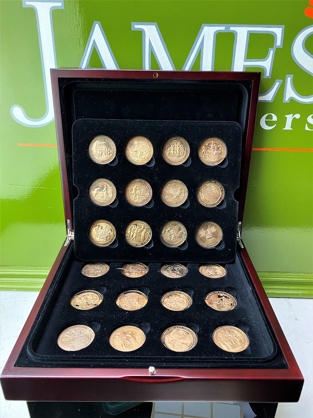 Set Of 24 Bronze Art Medallions Thomason Bible Franklin Mint-Original Case - Image 2 of 5