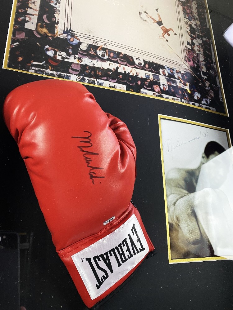 Muhammed Ali Vs Cleveland Williams-Signed 60`s Ring Magazine Photo & Glove Montage - Image 3 of 5