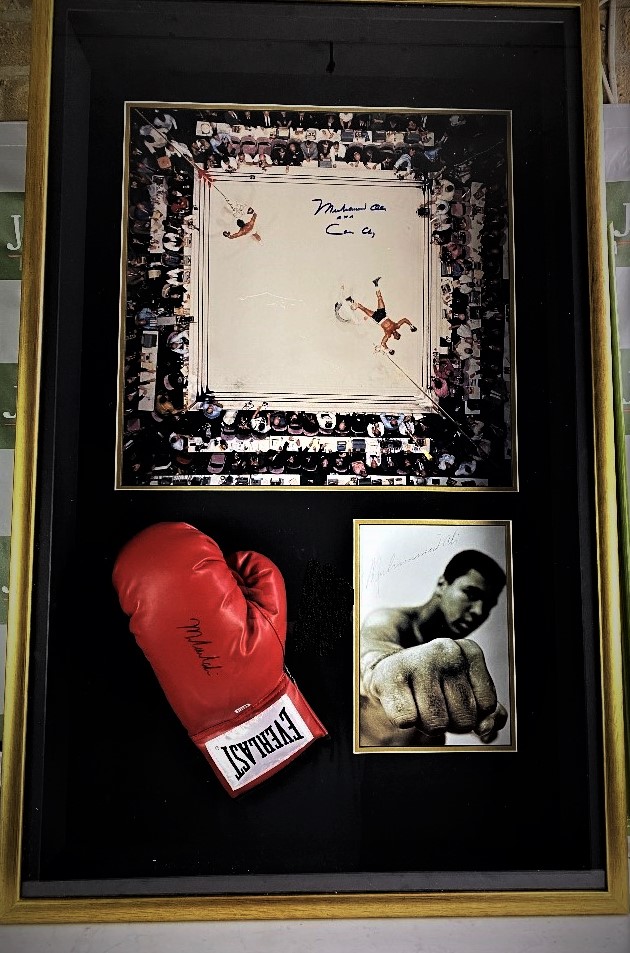 Muhammed Ali Vs Cleveland Williams-Signed 60`s Ring Magazine Photo & Glove Montage