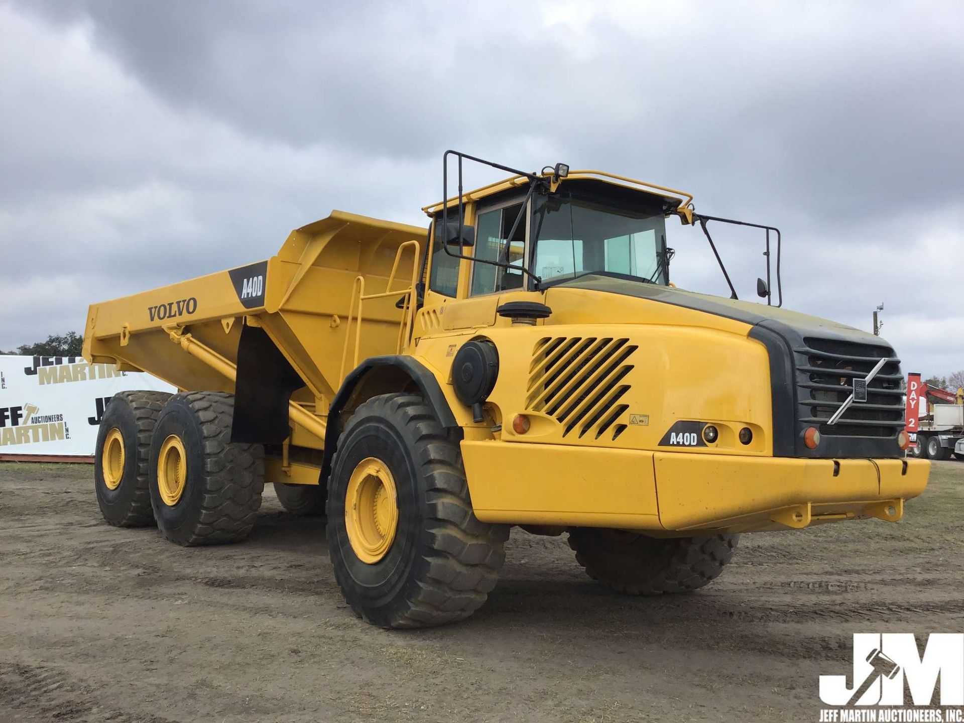 2005 VOLVO A40D ARTICULATED DUMP TRUCK SN: A40DV12477 - Image 2 of 21