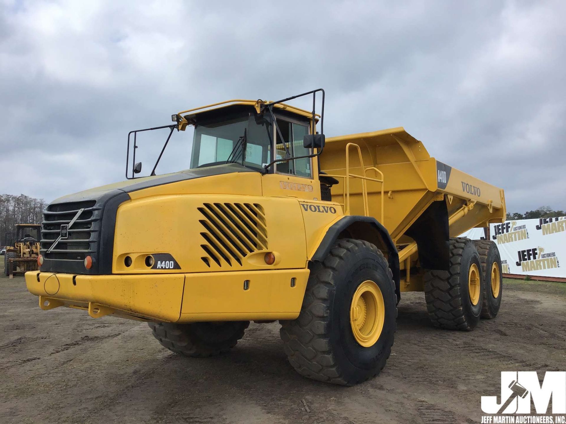 2005 VOLVO A40D ARTICULATED DUMP TRUCK SN: A40DV12477