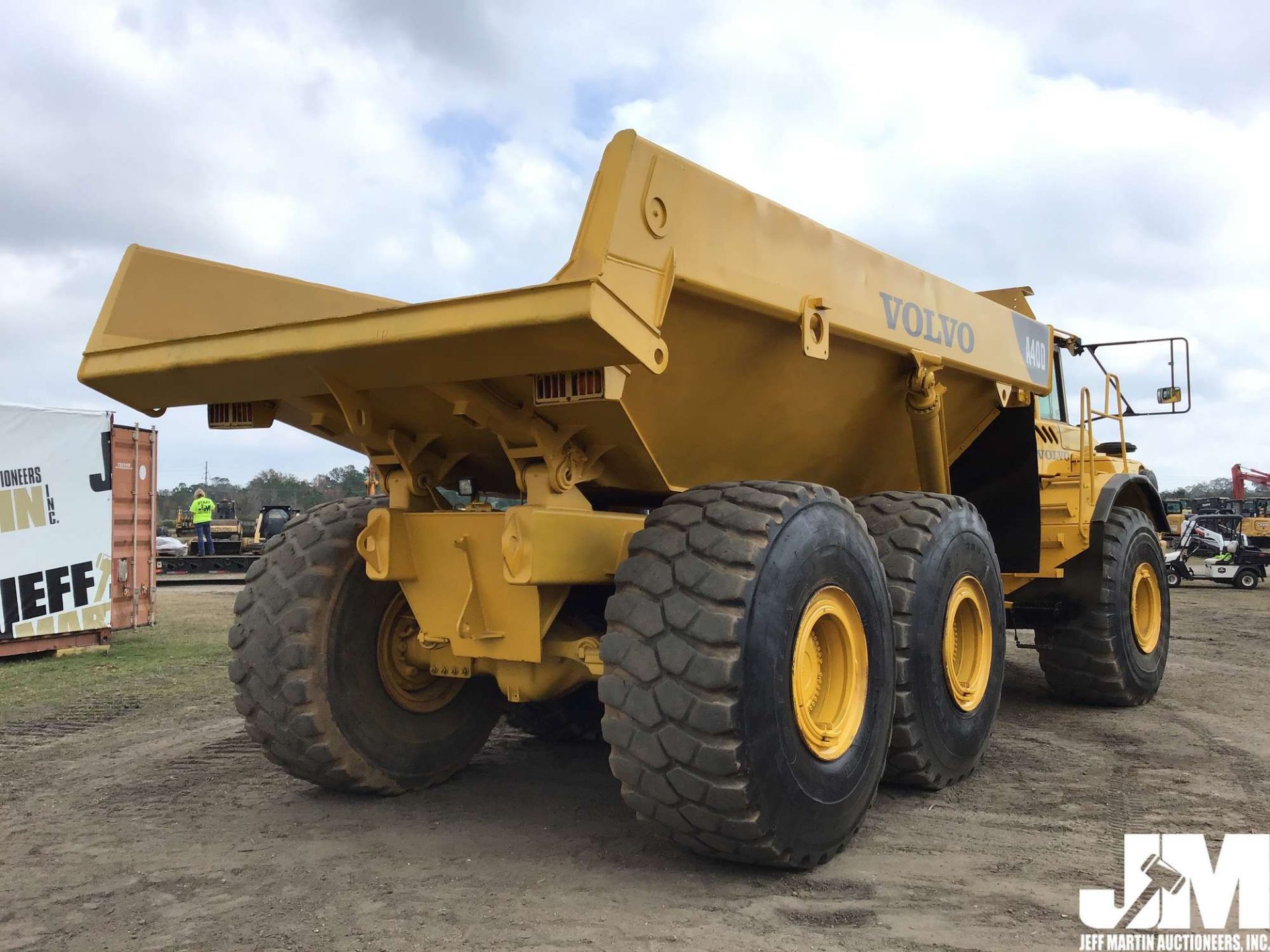 2005 VOLVO A40D ARTICULATED DUMP TRUCK SN: A40DV12477 - Image 4 of 21