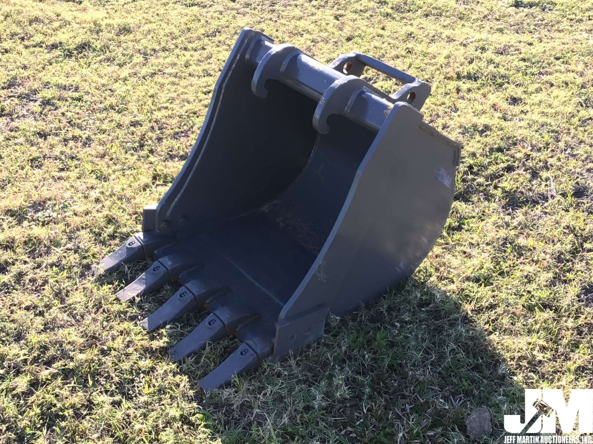 (UNUSED) BOBCAT 24"" BUCKET