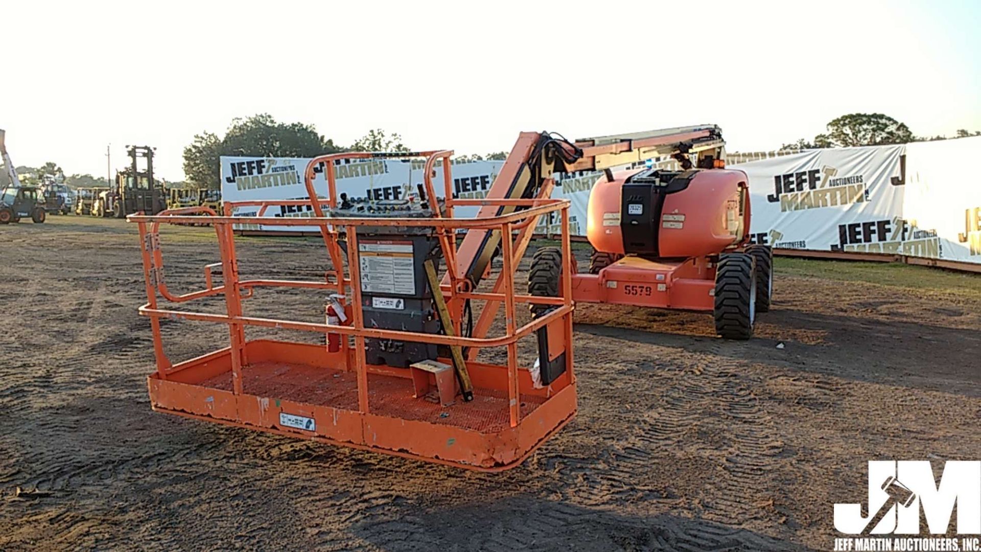 2013 JLG 600AJ 60' 4X4 ARTICULATED BOOM LIFT SN: 0300165579