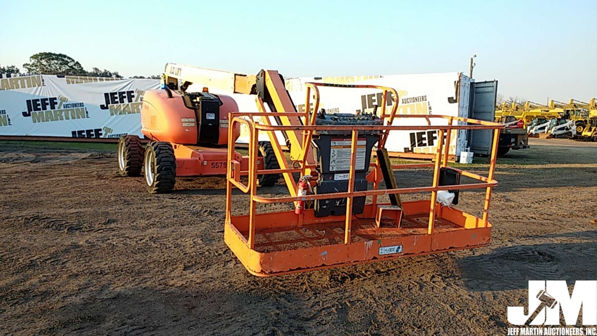 2013 JLG 600AJ 60' 4X4 ARTICULATED BOOM LIFT SN: 0300165579 - Image 2 of 27