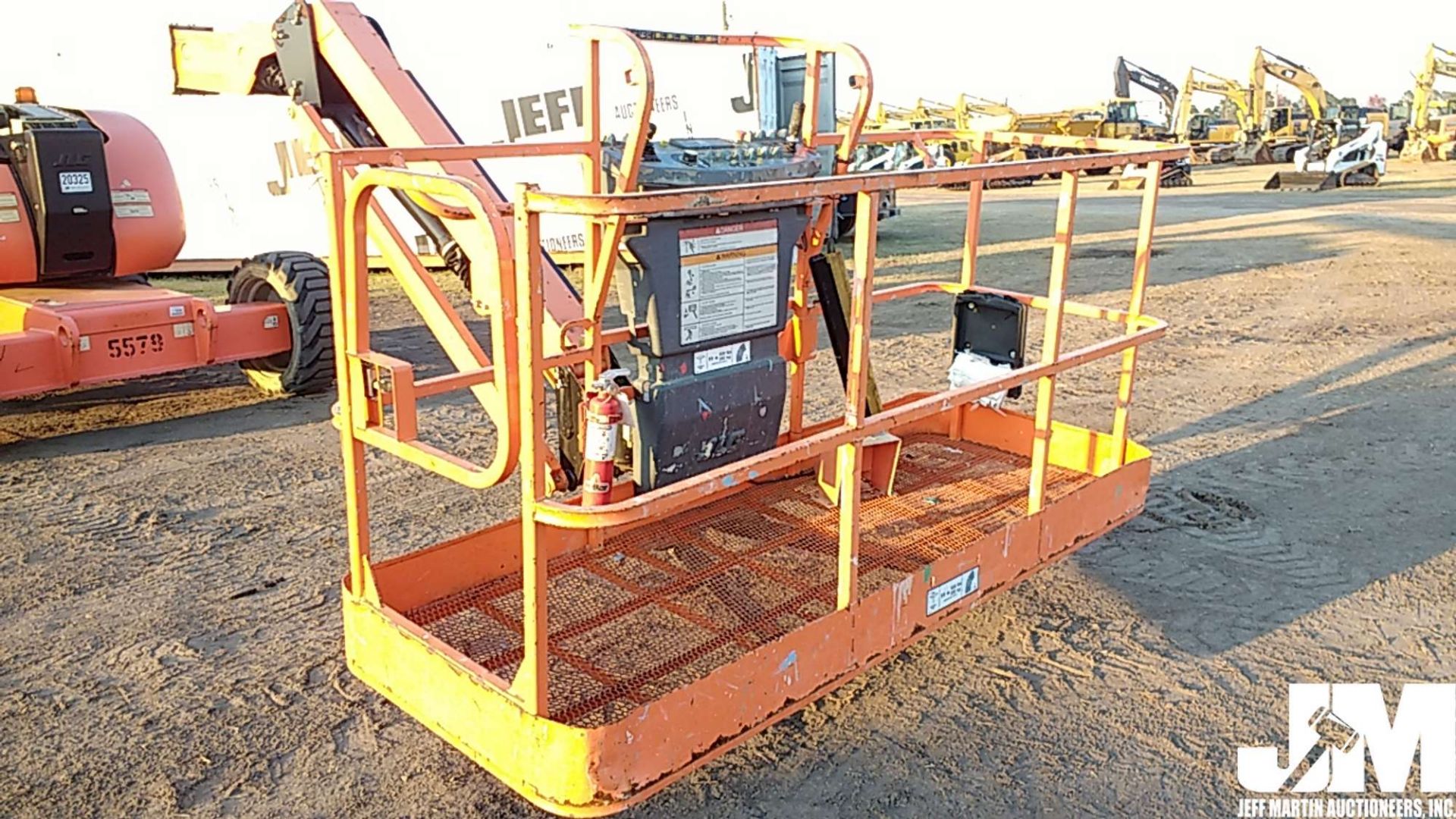 2013 JLG 600AJ 60' 4X4 ARTICULATED BOOM LIFT SN: 0300165579 - Image 10 of 27