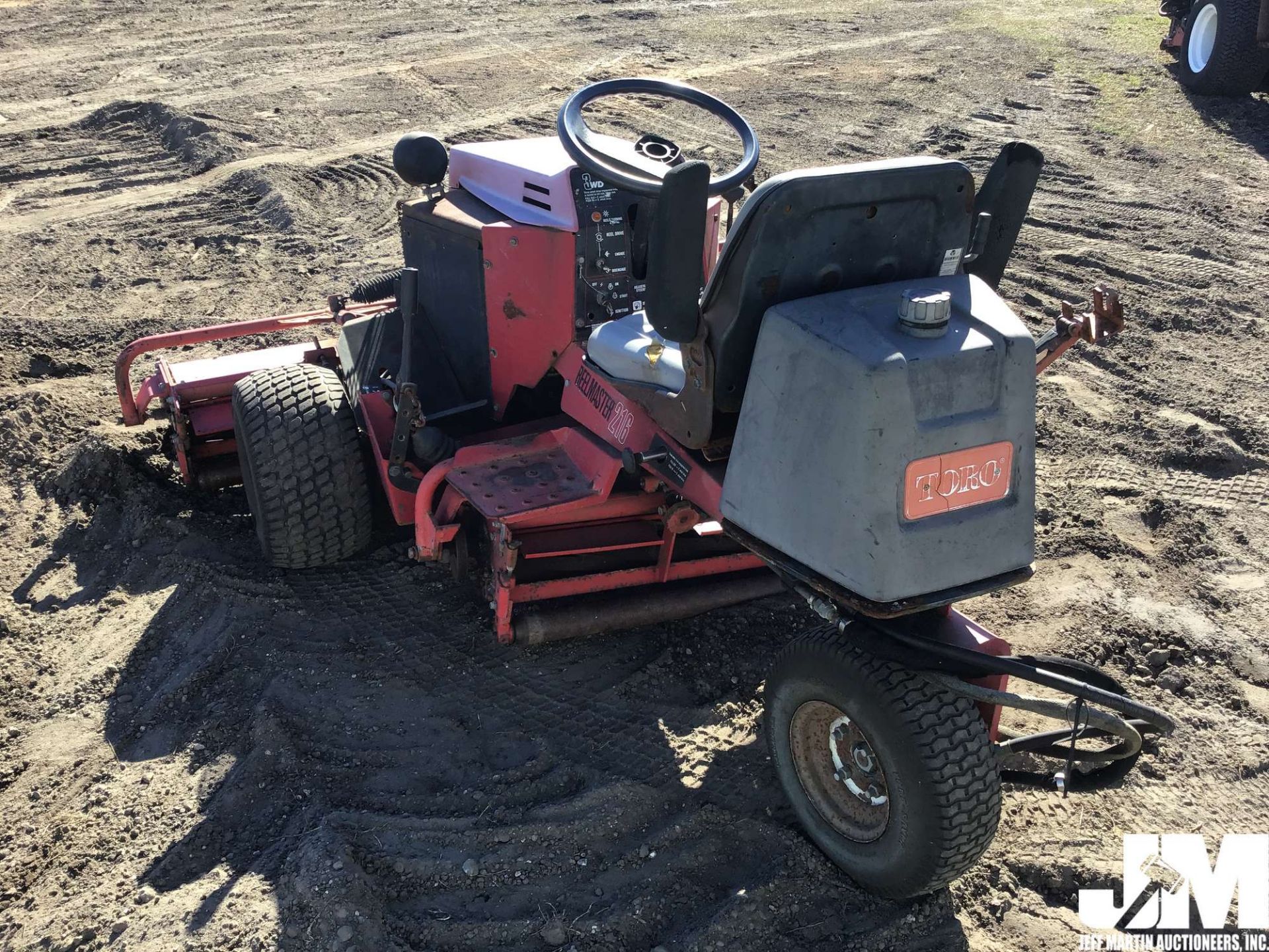 TORO REELMASTER 216 FAIRWAY MOWER - Image 3 of 19