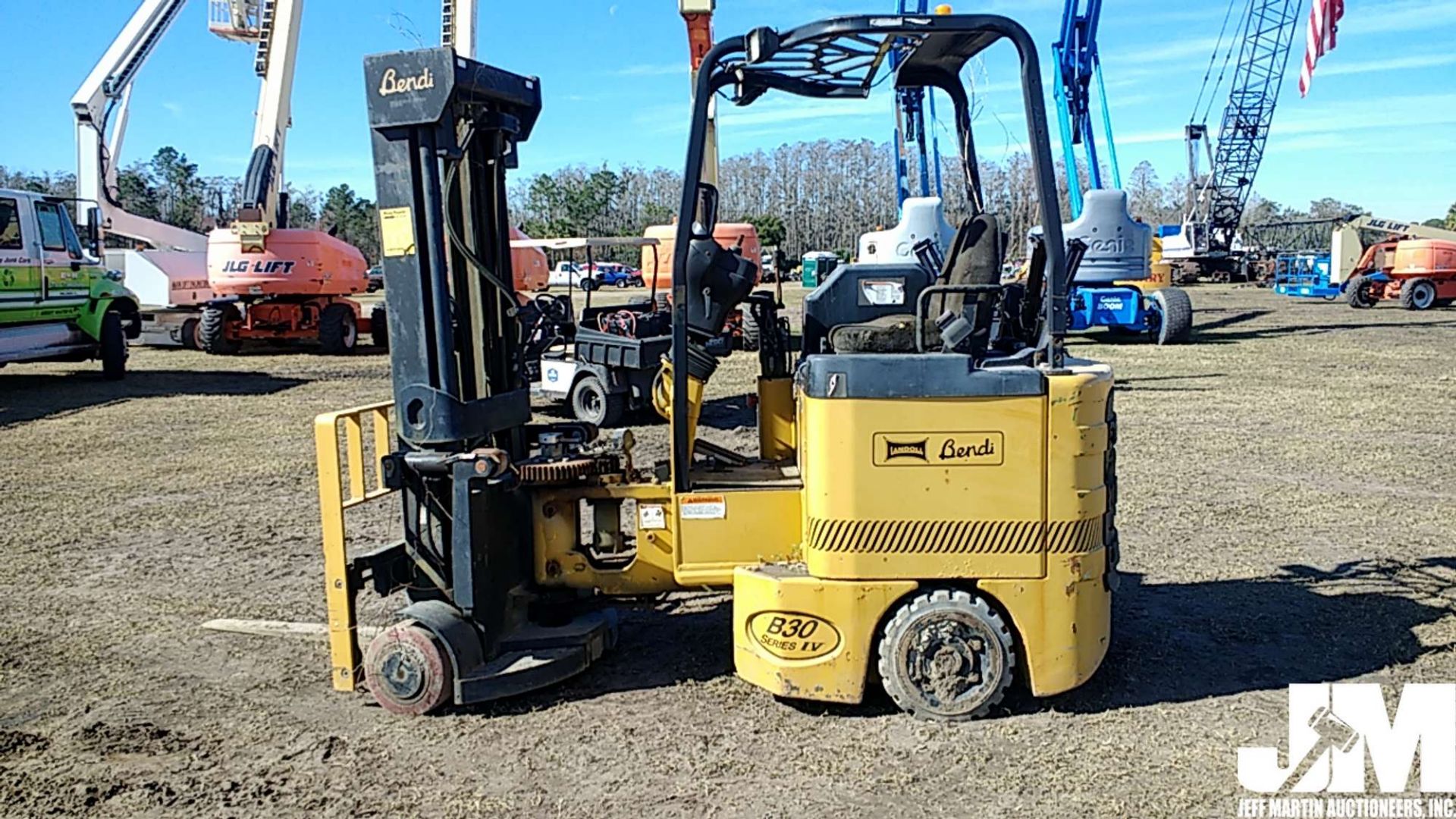 LANDOLL B30/42E180D SERIES IV FORKLIFT SN: B30/42-7626-04459 - Image 9 of 24