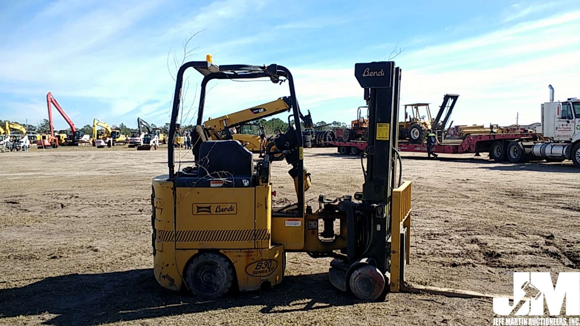 LANDOLL B30/42E180D SERIES IV FORKLIFT SN: B30/42-7626-04459 - Image 10 of 24