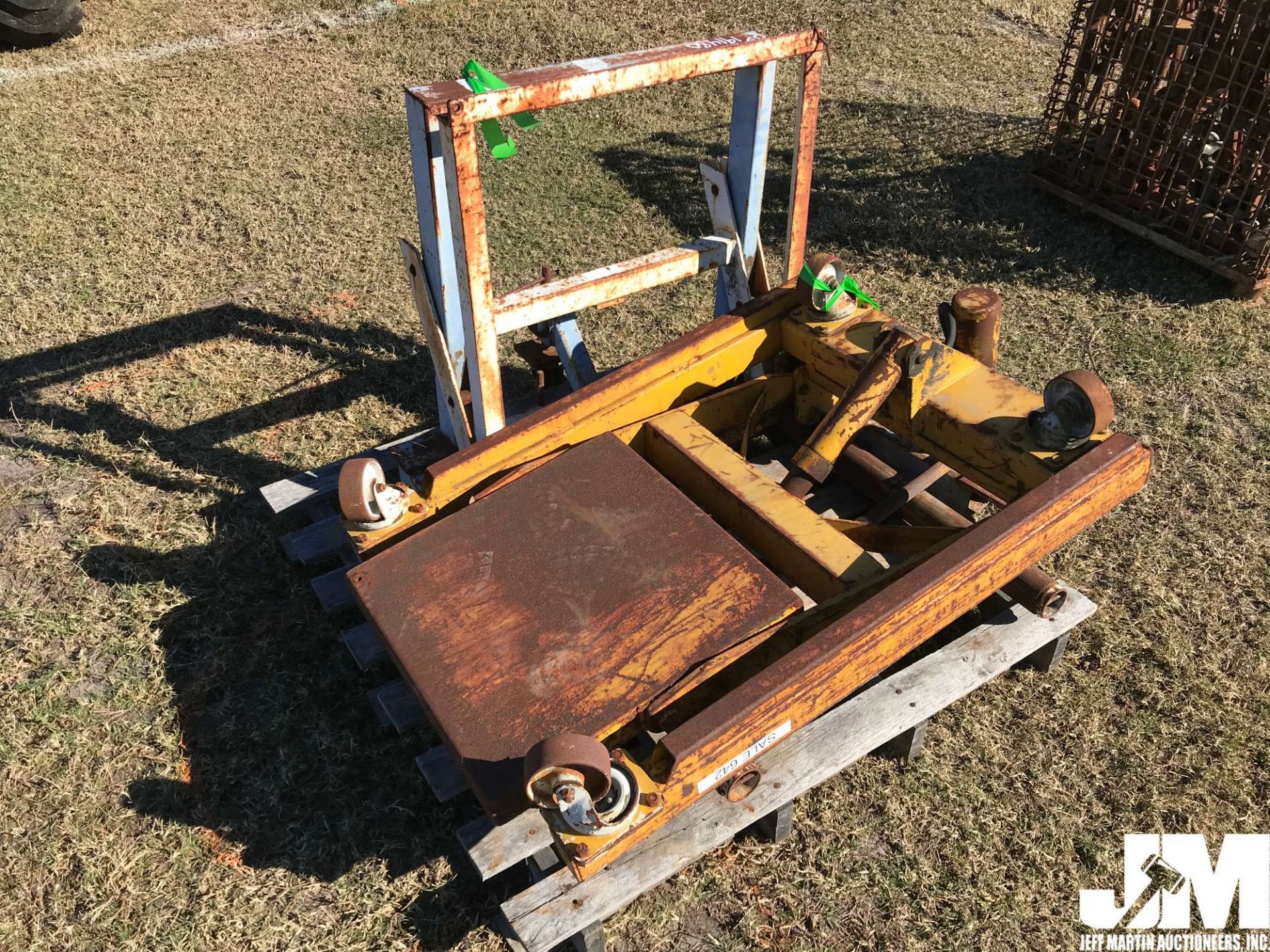 HEAVY DUTY HYDRAULIC PALLET JACK W/ WHEELS, AND PALLET MOVER