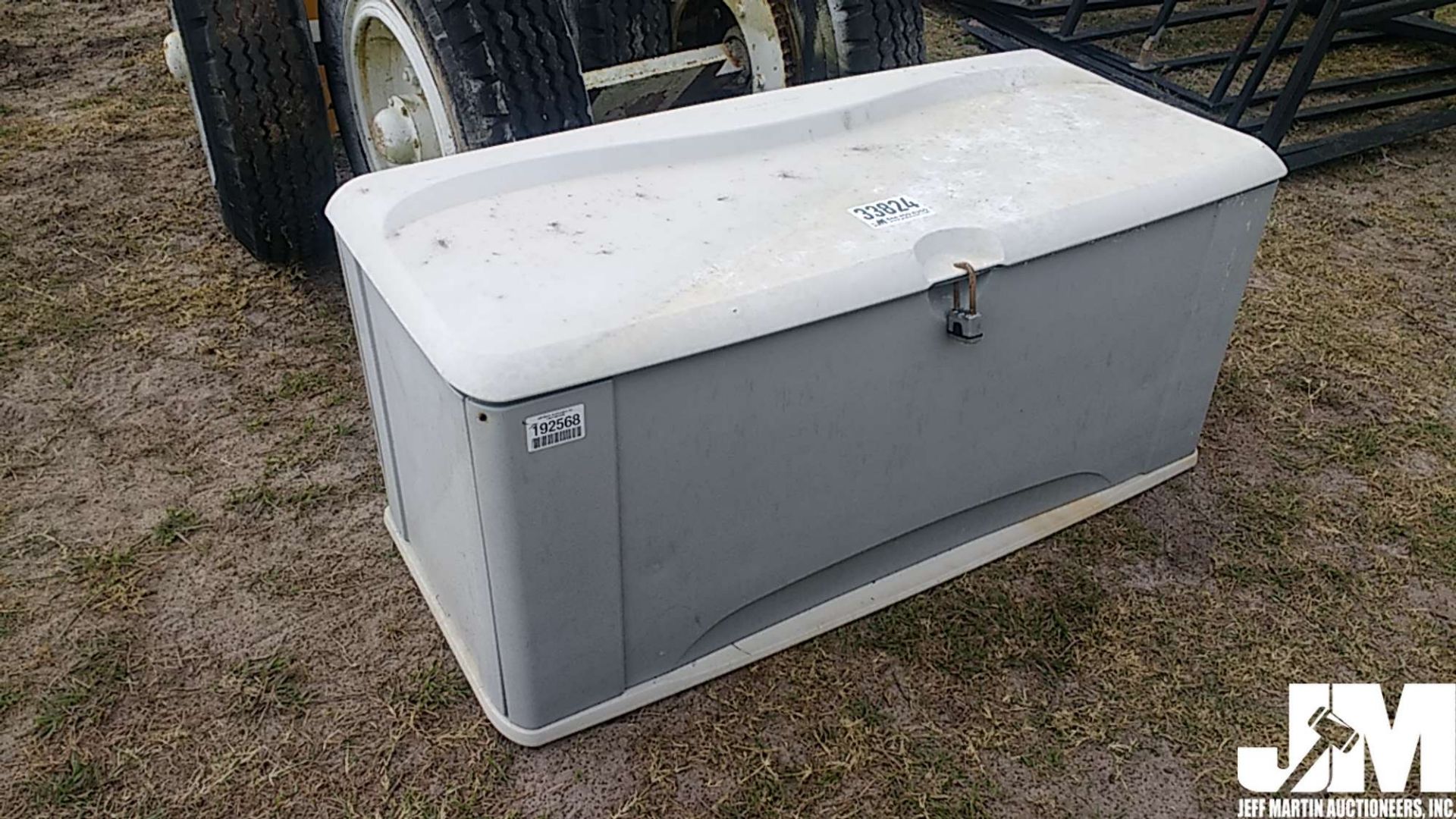 RUBBERMADE OUTDOOR STORAGE BOX, 5' L X 2' W X - Image 2 of 3