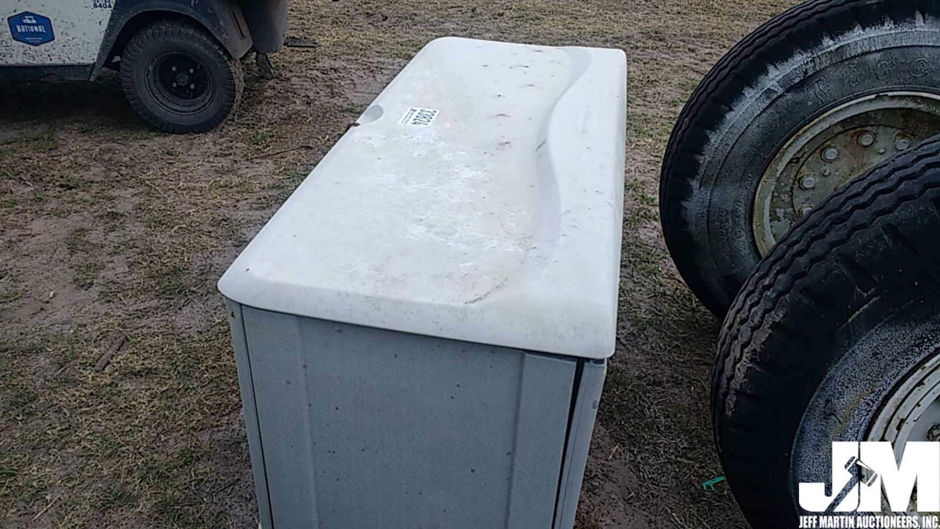 RUBBERMADE OUTDOOR STORAGE BOX, 5' L X 2' W X - Image 3 of 3