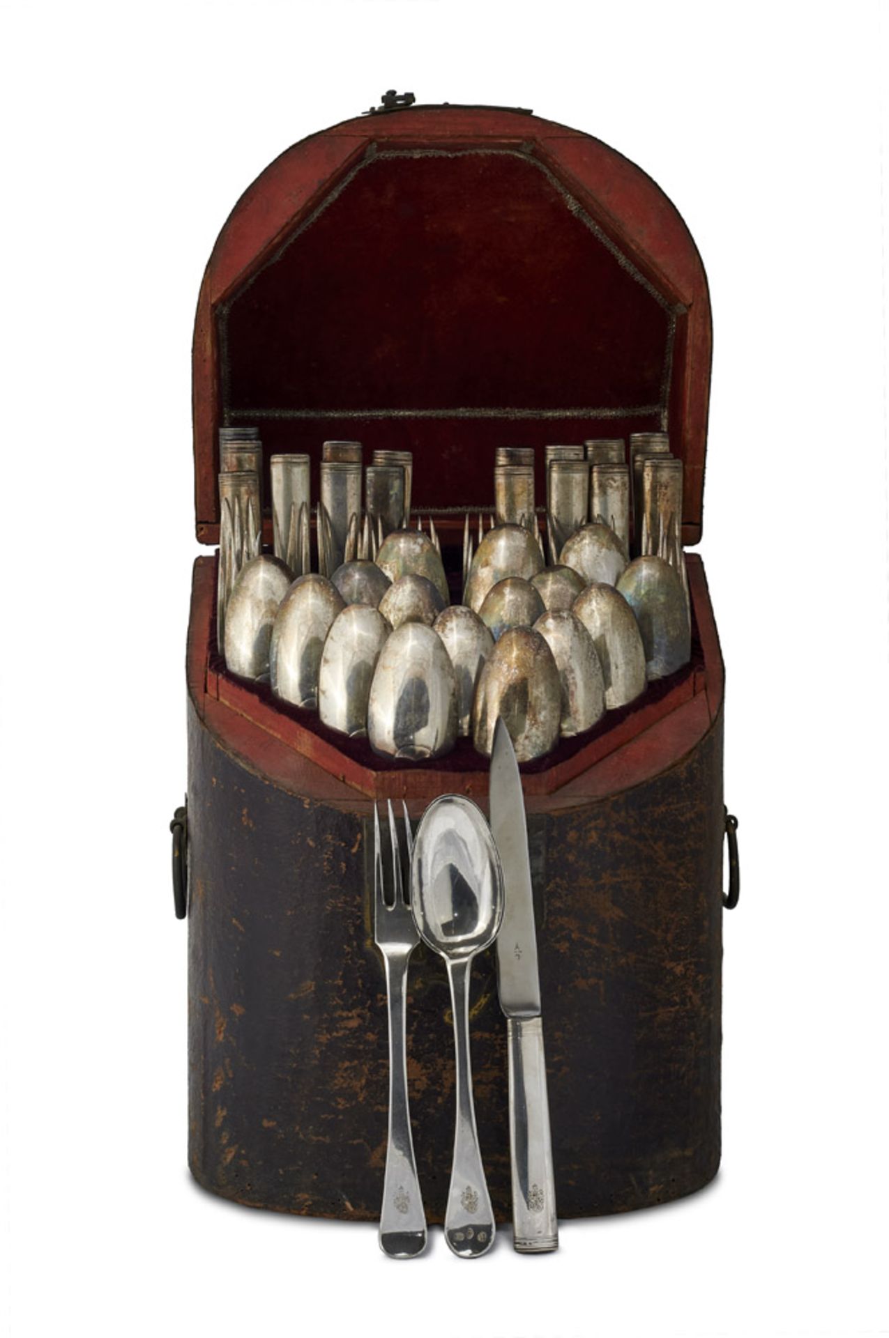 Silber - - Besteck-Koffer mit 53 Teilen der Familie von Böhlau. 18 Gabeln, 18 Messer