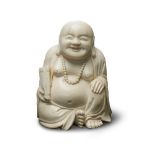 Asiatika - China - - Sitzender Buddha. Frühes 20. Jhd. Bein, beschnitzt. Höhe 11,5 cm. - M