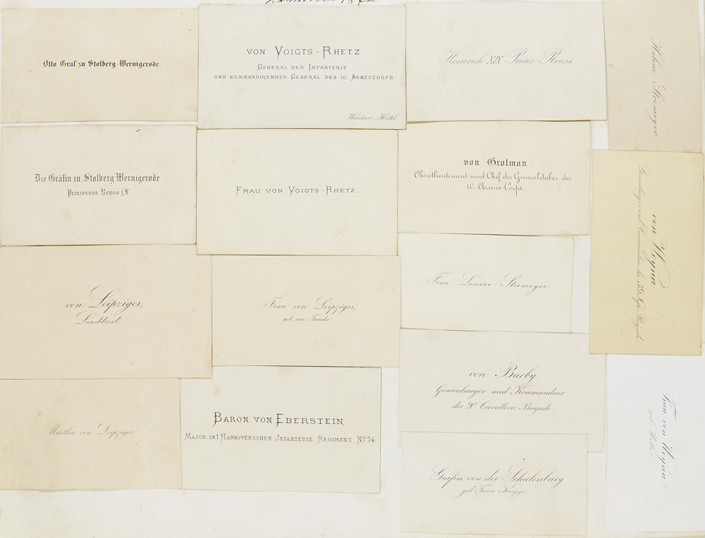 Bedeutendes Visitenkarten-Album. Mit 425 eingeklebten Visitenkarten. 1867-1878. Violettes Le