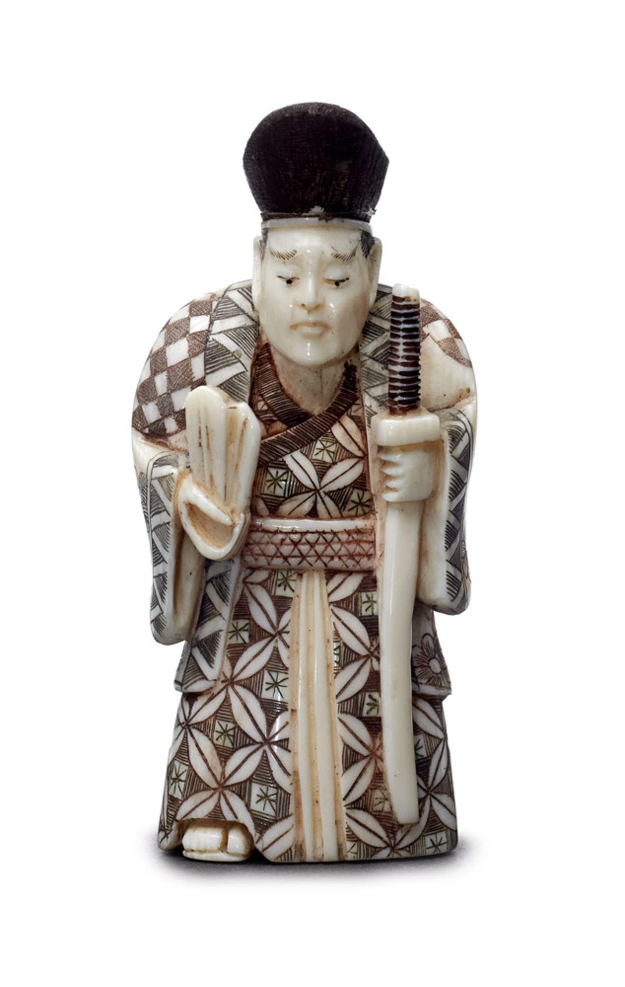 Asiatika - Japan - - Okimono. Samurai. 1. Hälfte 20. Jhd. Bein, beschnitzt, graviert u. bem