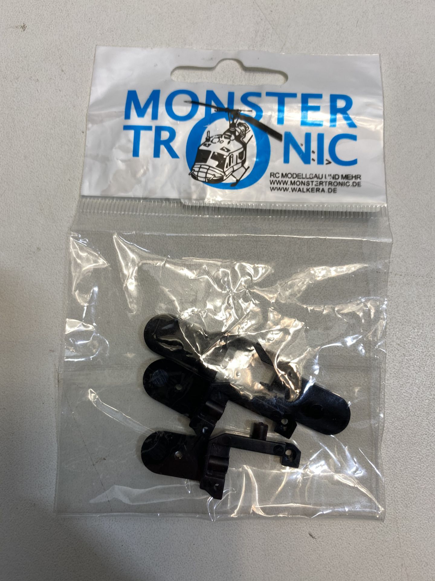 19 x Various Monster Tronic Parts & Accessories - Image 7 of 8