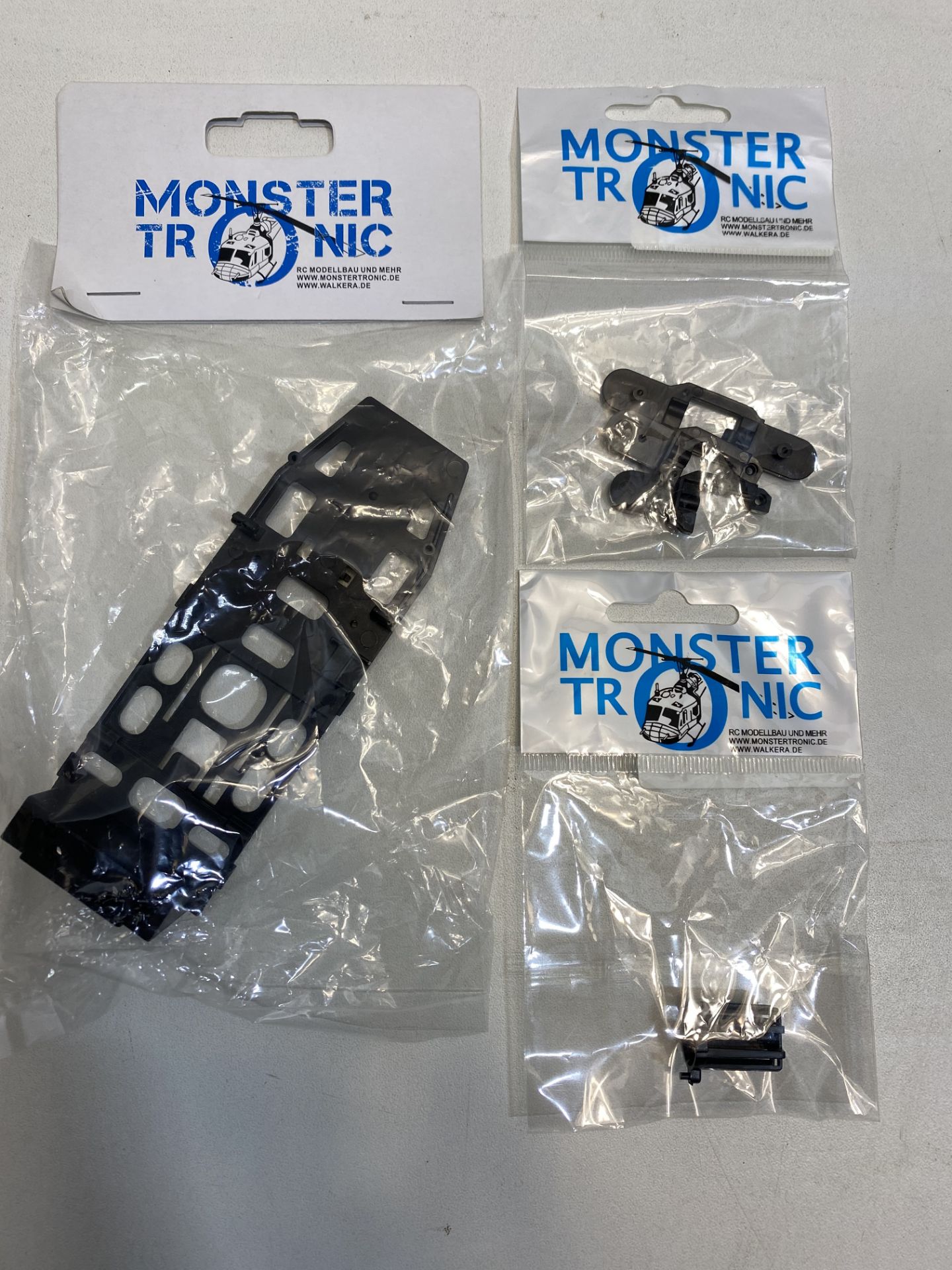 19 x Various Monster Tronic Parts & Accessories - Image 3 of 8