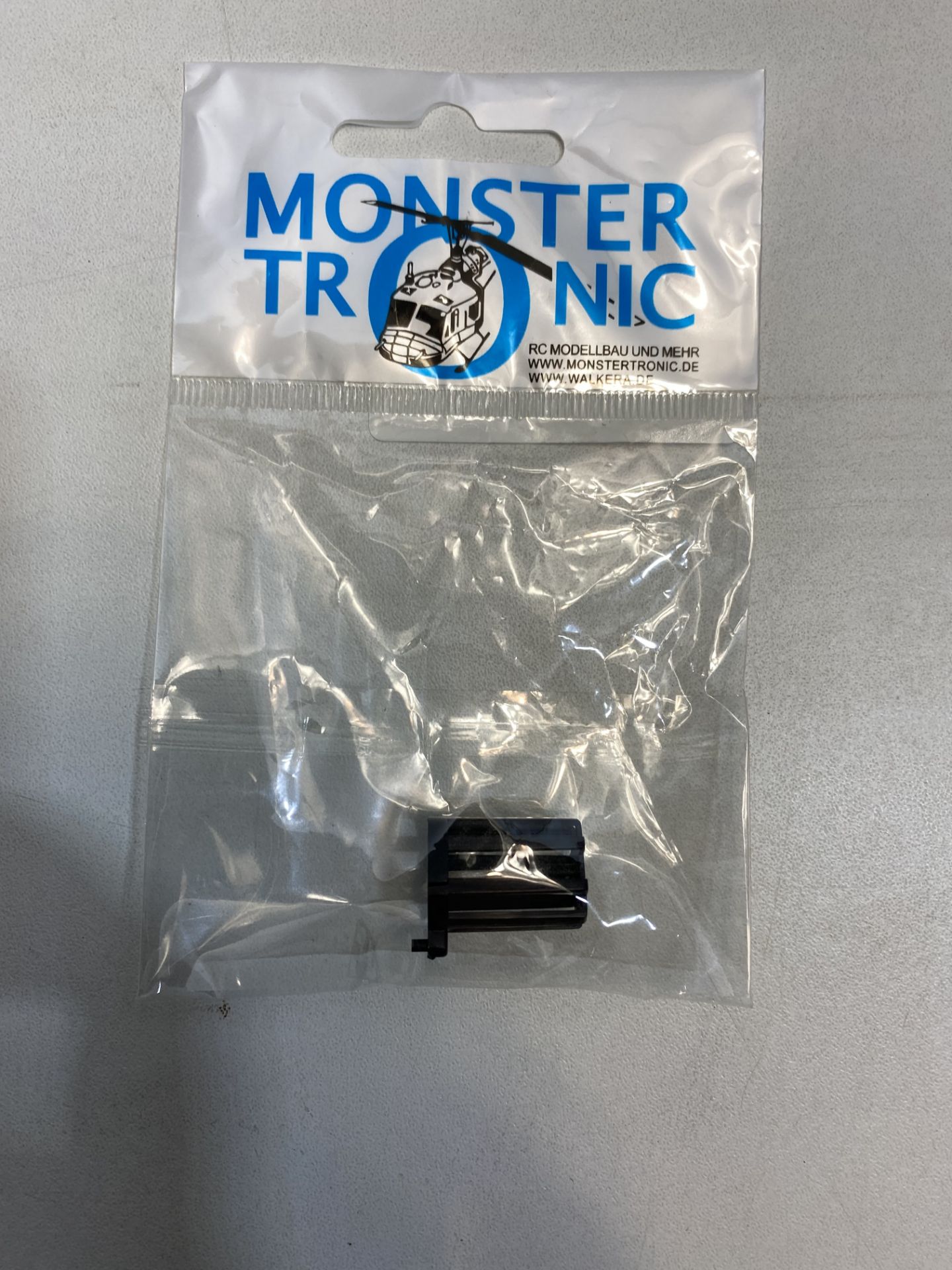 19 x Various Monster Tronic Parts & Accessories - Image 5 of 8