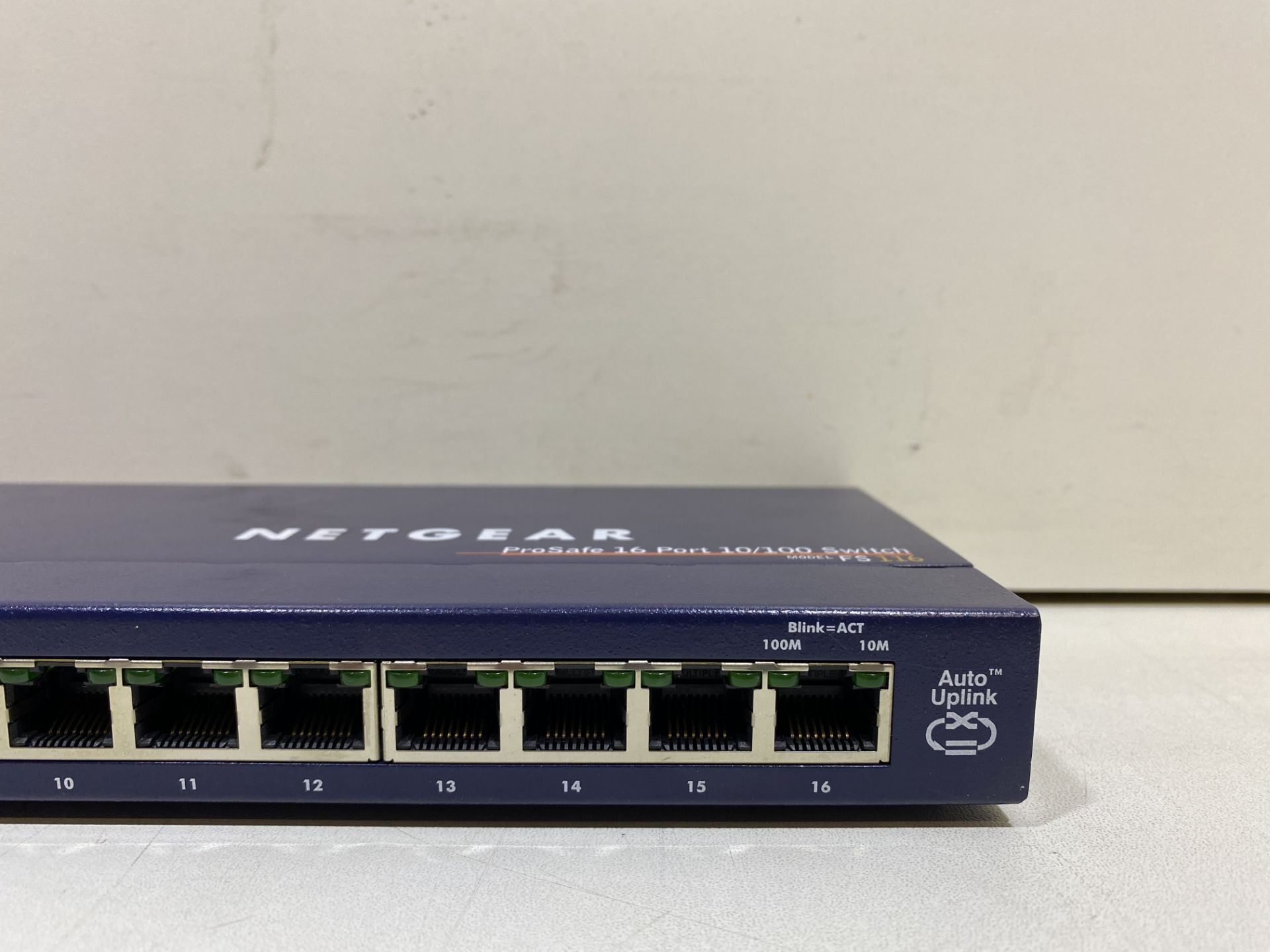 Netgear FS116 ProSafe 16 Port 10/100 Switch - Image 3 of 5