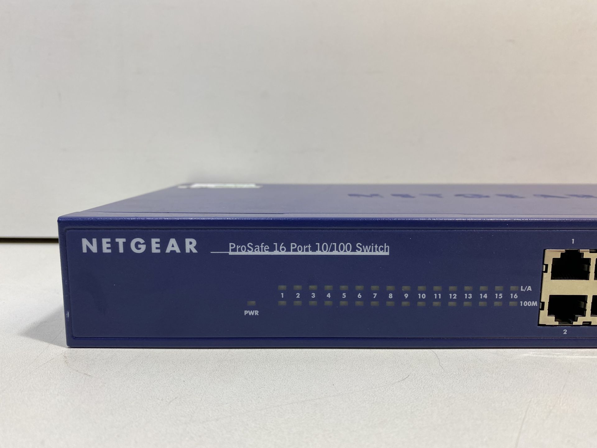 Netgear JFS516 ProSafe 16 Port 10/100 Ethernet Switch - Image 4 of 6