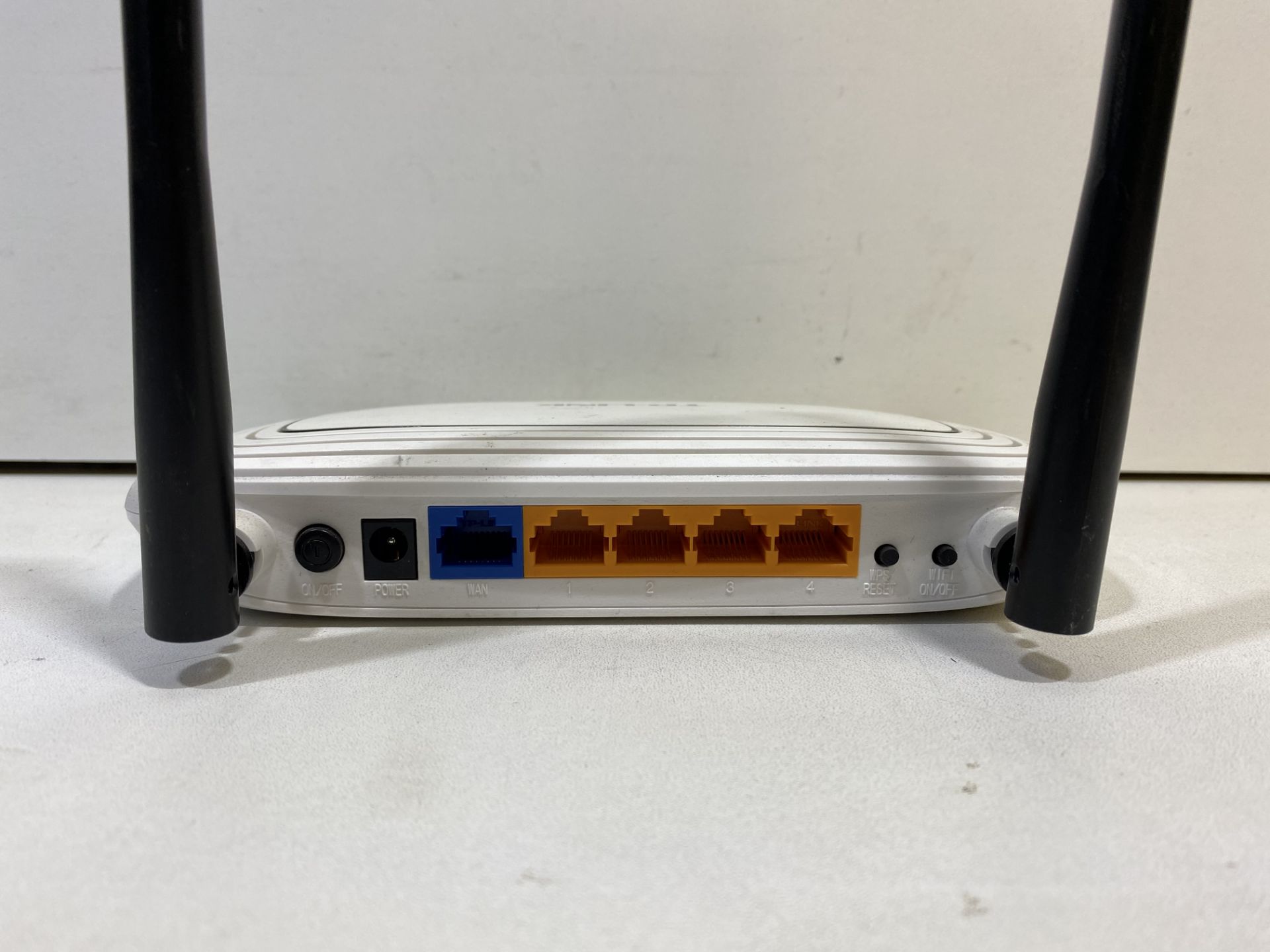 TP-Link TL-WR841N Wireless Router - Image 4 of 5