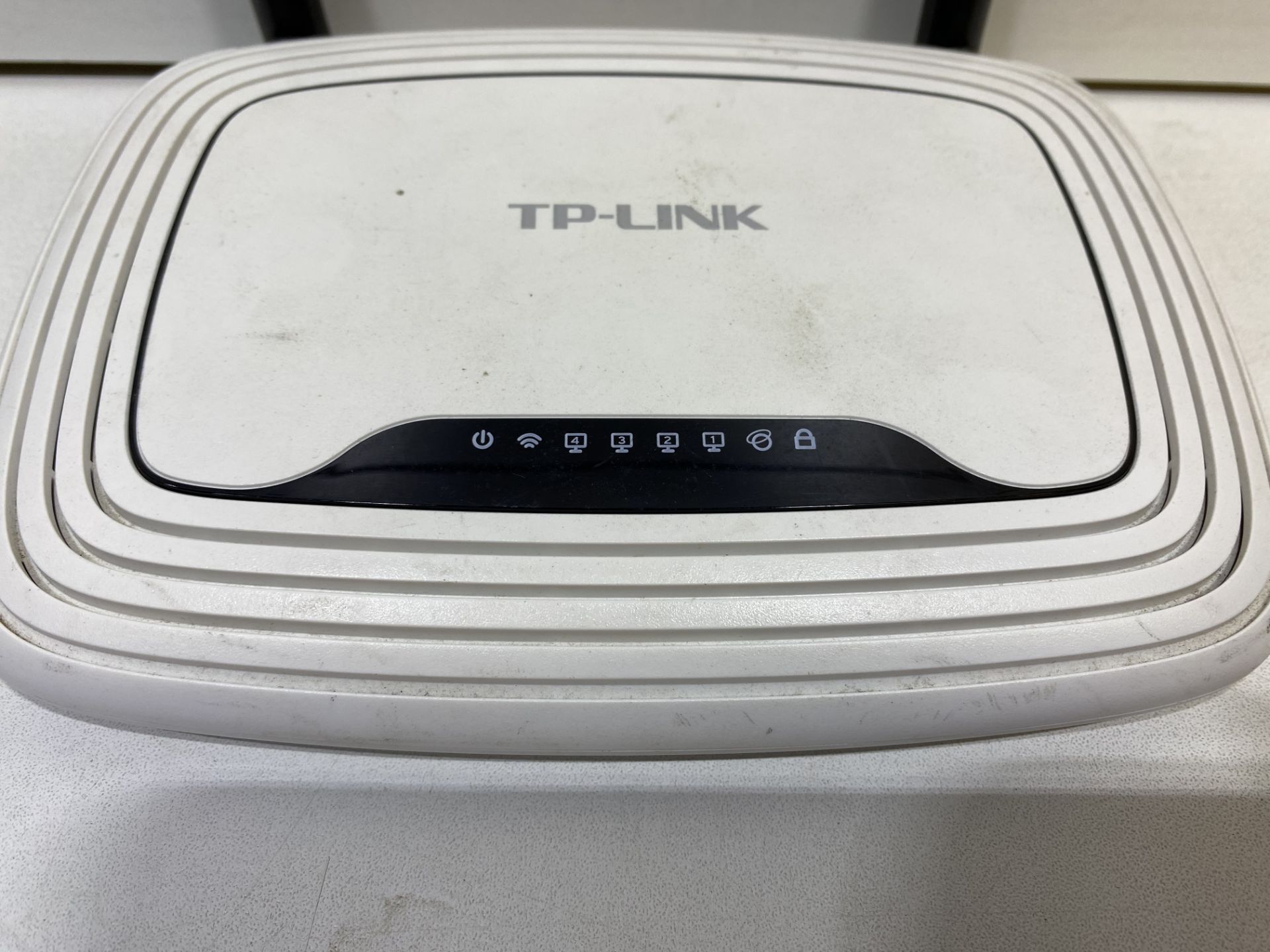 TP-Link TL-WR841N Wireless Router - Image 3 of 5