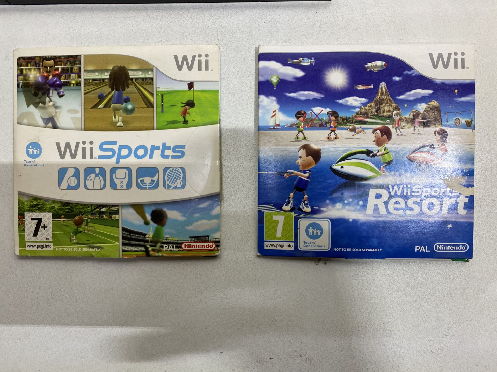 Nintendo Wii Games Console w/ Controller, Nunchucks, Docking Station & 2 x Games - Image 2 of 6