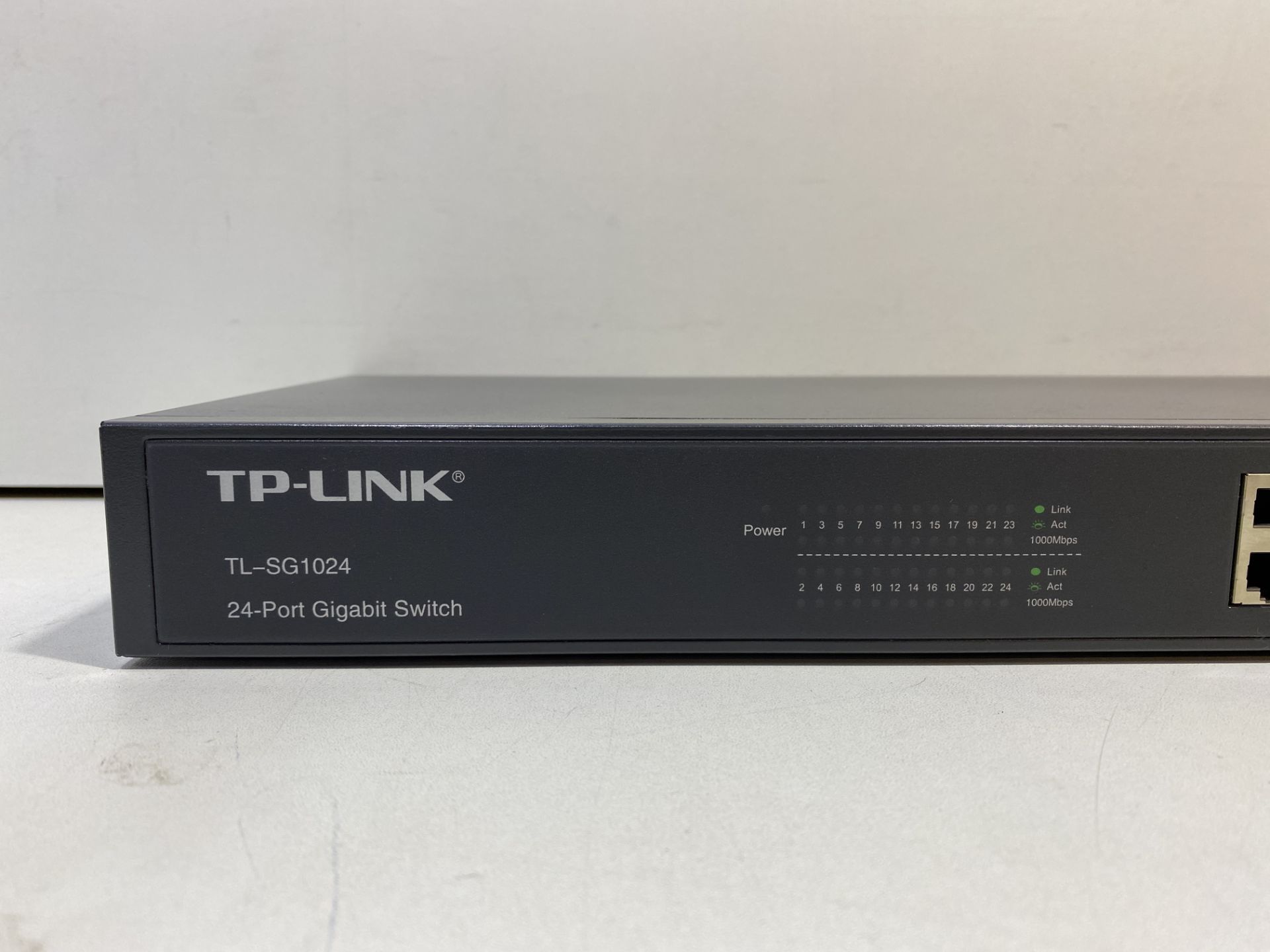 TP-Link TL-SG1024 24 Port Gigabit Ethernet Switch - Image 4 of 6