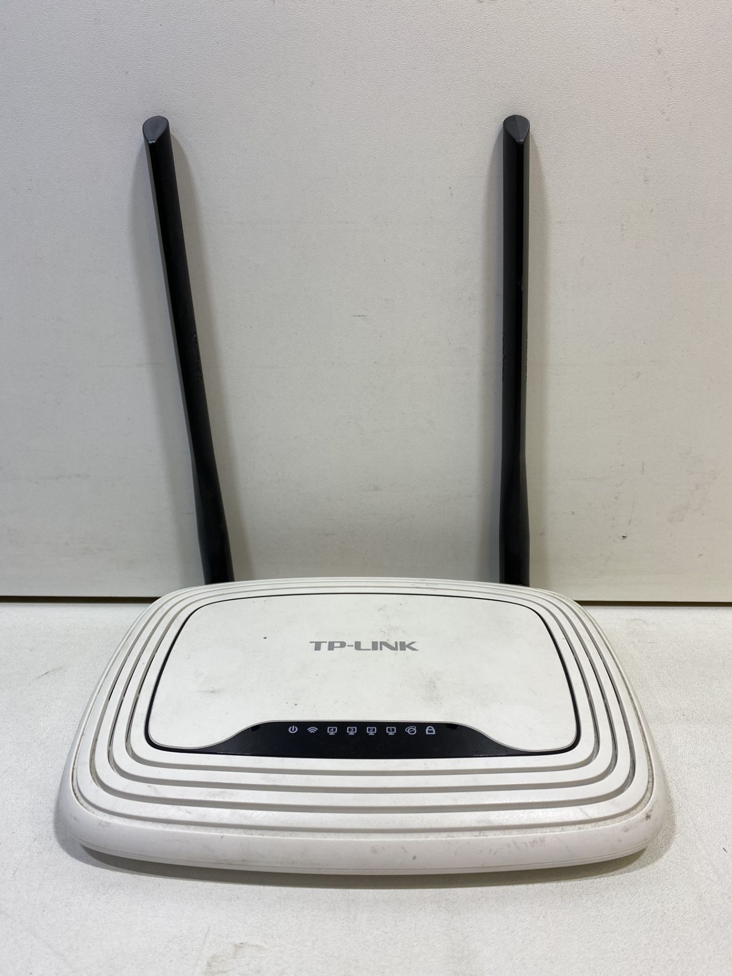 TP-Link TL-WR841N Wireless Router - Image 2 of 5