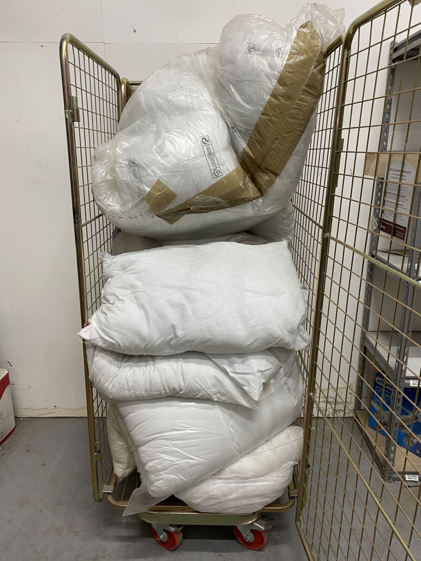 Approximately 15 x Uncased Pillows