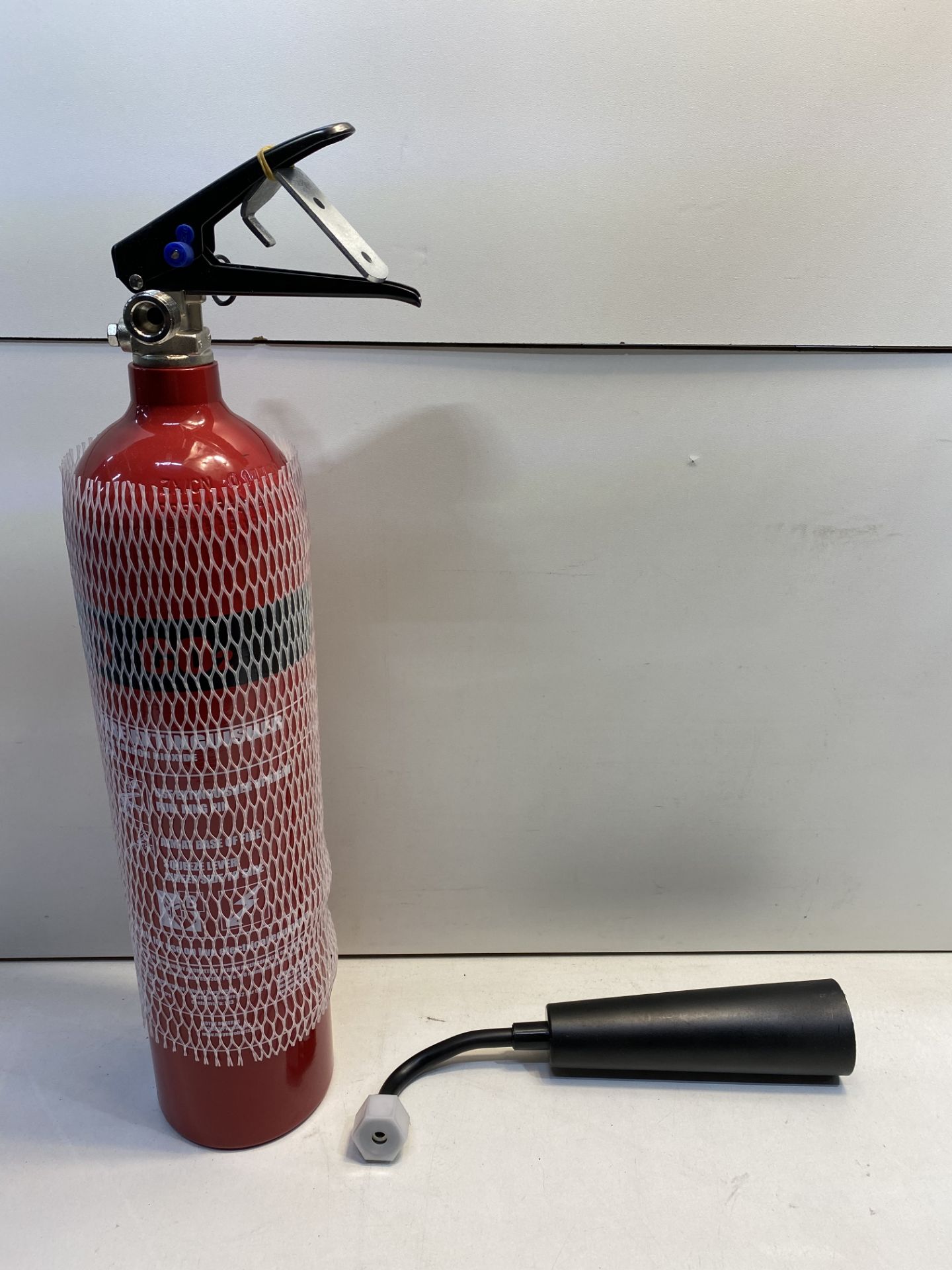 2KG C02 Fire Extinguisher Kit - Image 2 of 6