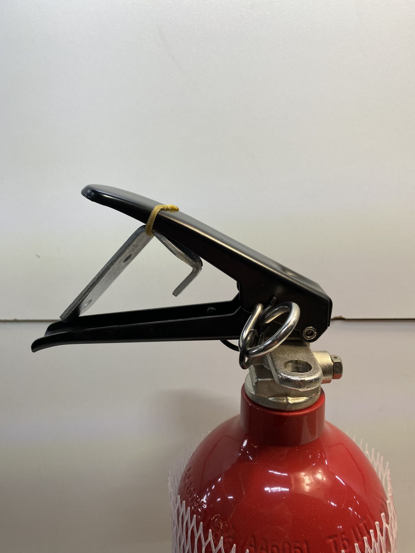 2KG C02 Fire Extinguisher Kit - Image 6 of 6