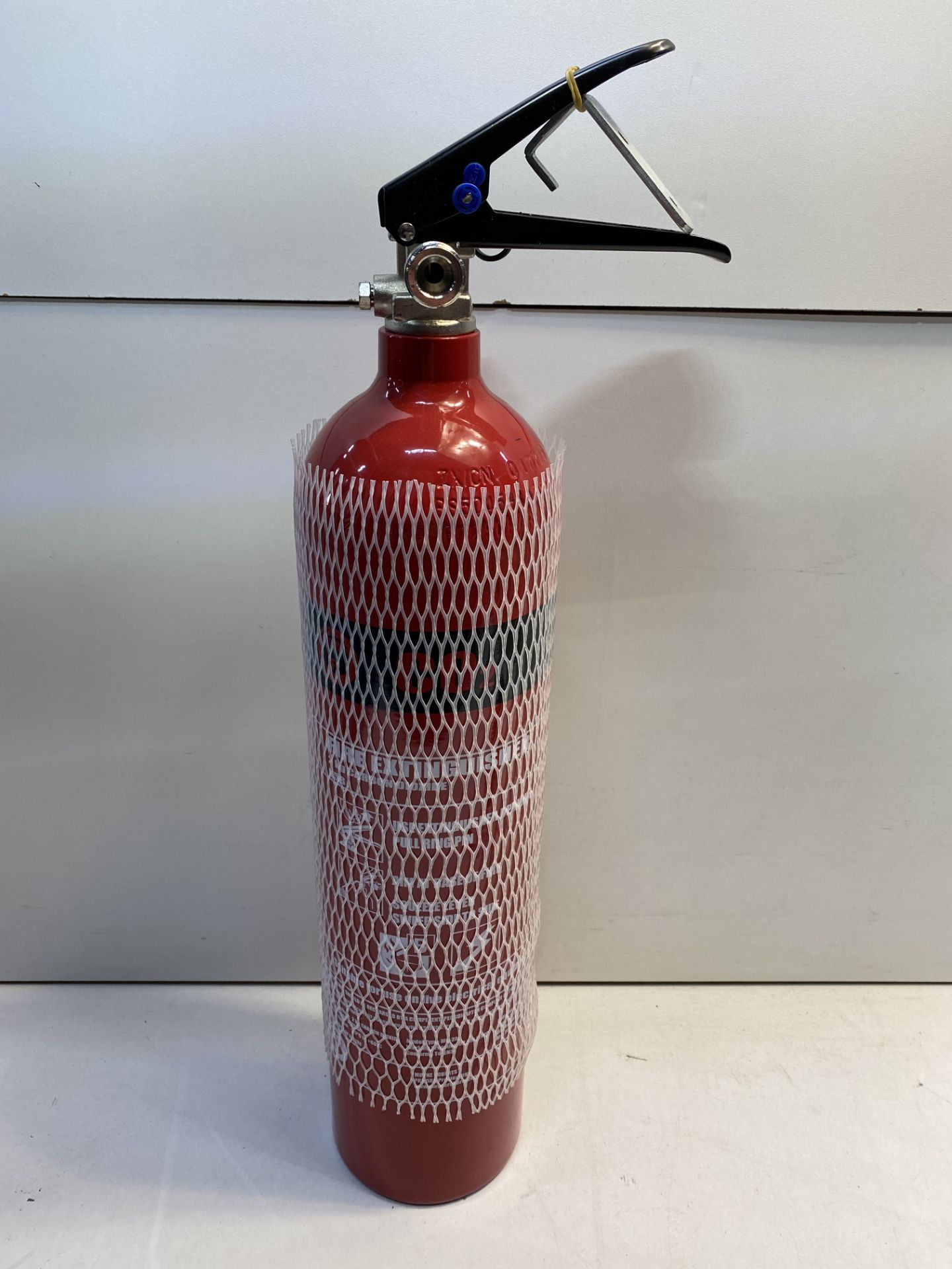 2KG C02 Fire Extinguisher Kit - Image 4 of 6