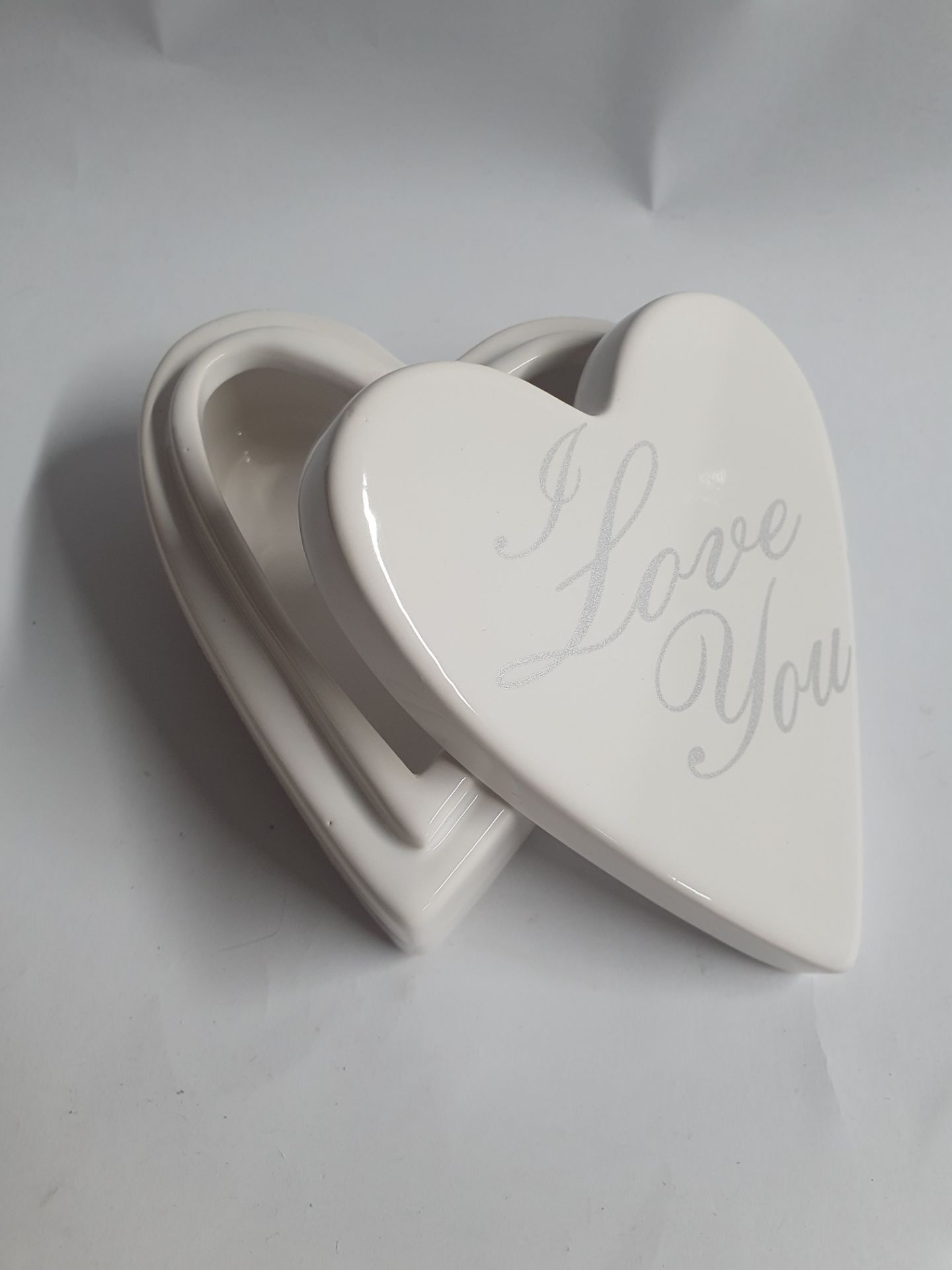 Set of Four White Ceramic Love Heart Trinket Boxes - Image 2 of 3