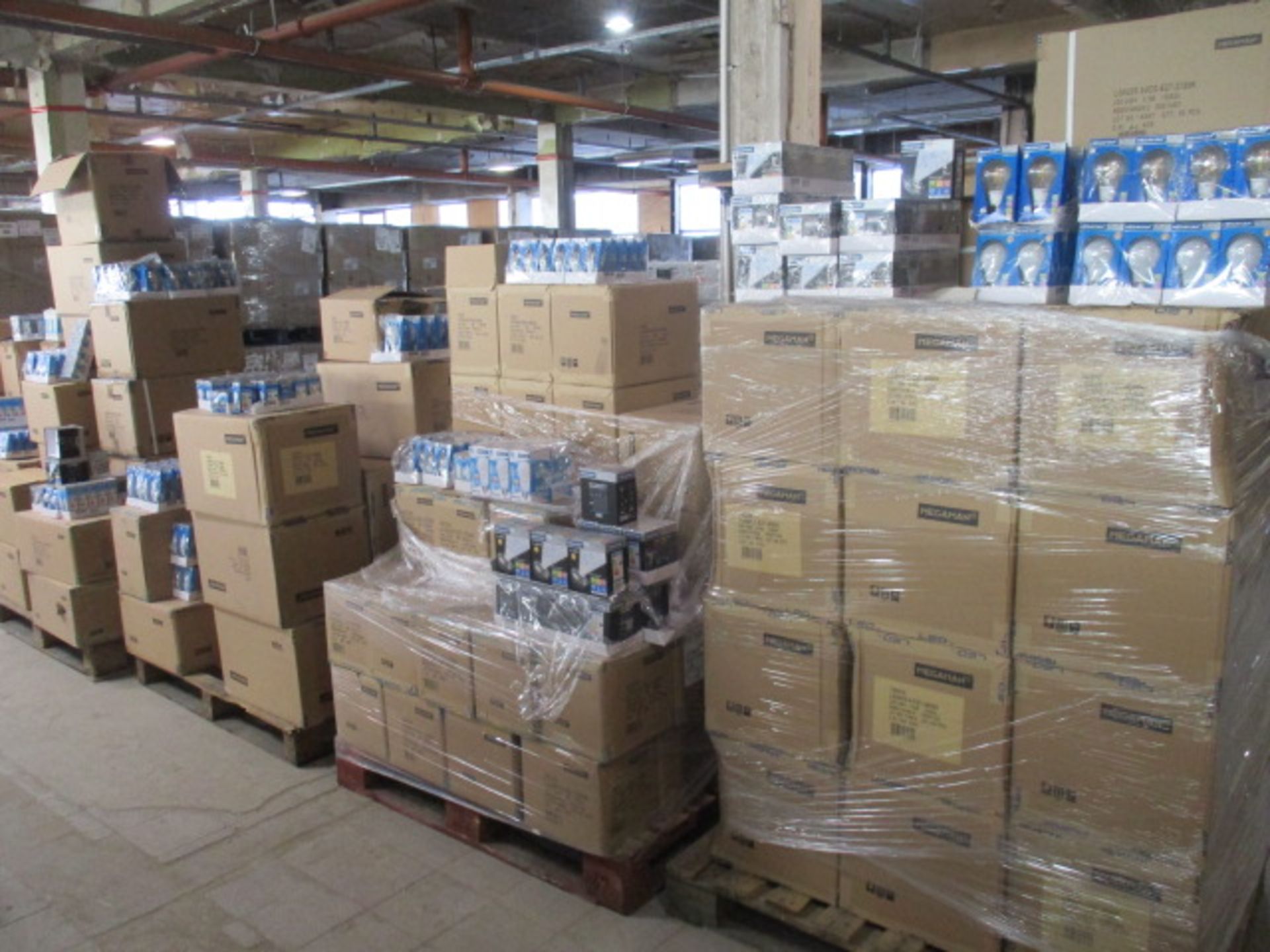 Approx. 10,000 Brand New Megaman LED Bulbs | Approx RRP £50,000+ - Image 10 of 30