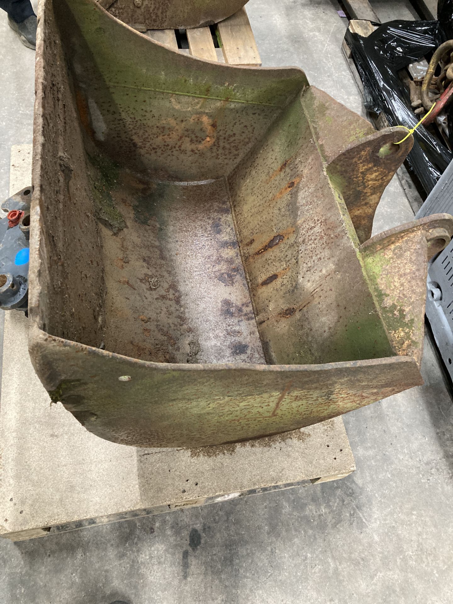 Unbranded Grading/Ditching Bucket Attachment | 45mm x 260mm x 380mm x 890mm - Image 2 of 3