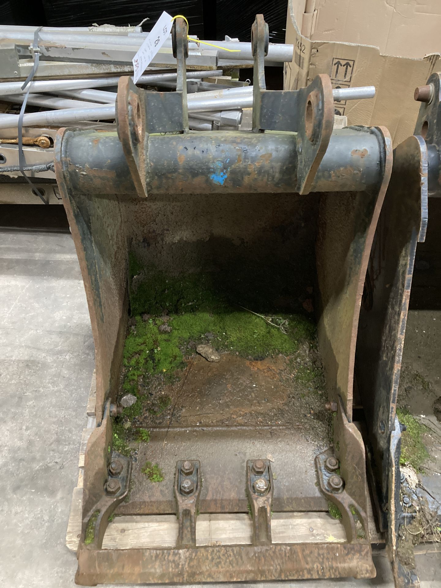 Unbranded 4 Toothed Digger Bucket Attachment | 40mm x 260mm x 300mm x 580mm - Image 3 of 4