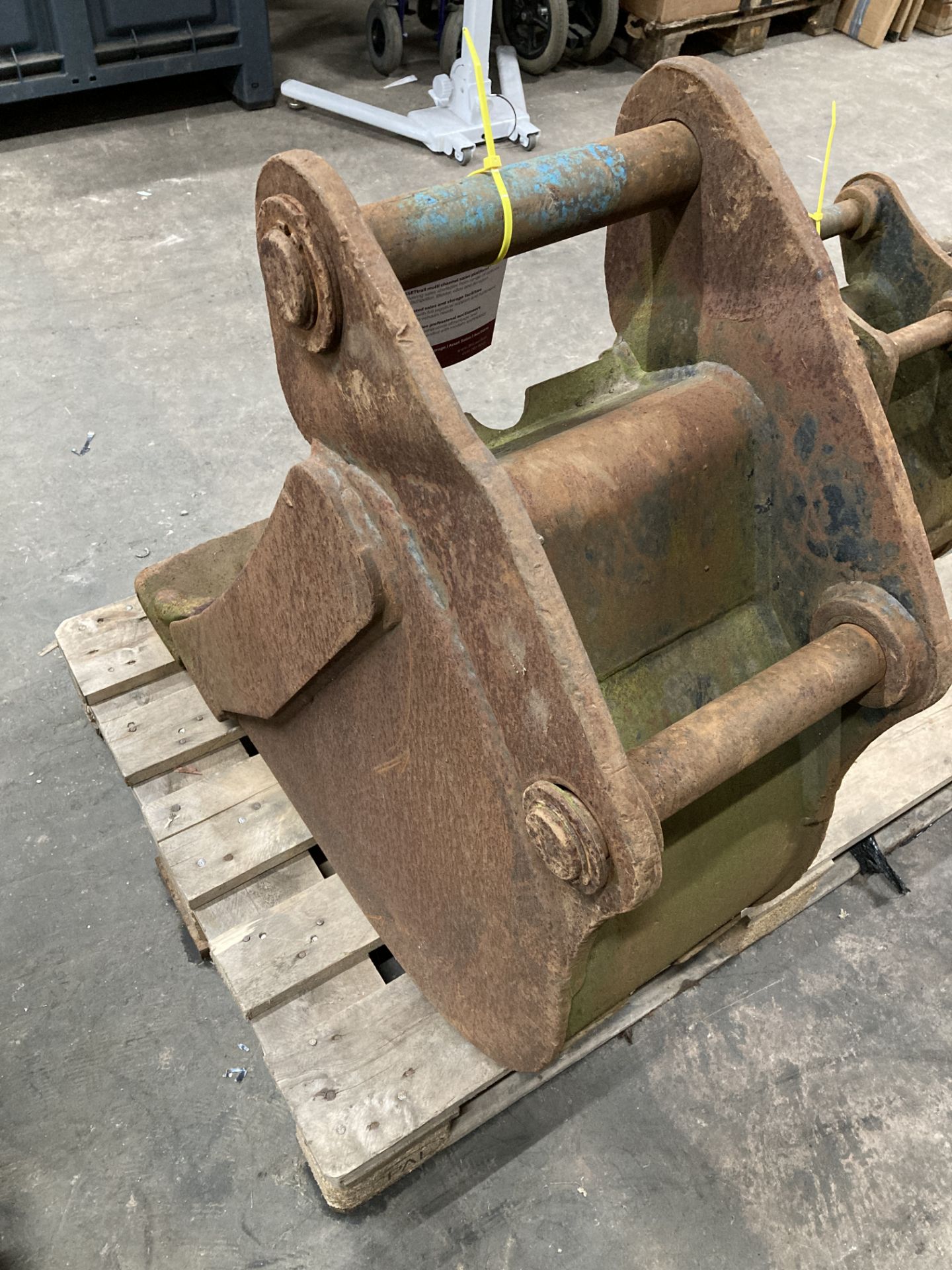 Unbranded 3 Toothed Digger Bucket Attachment | 45mm x 210mm x 350mm x 300mm - Image 3 of 4